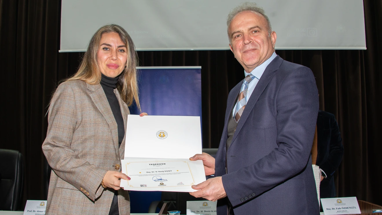 “İletişimde Mevlana Perspektifi” konulu panel gerçekleştirildi